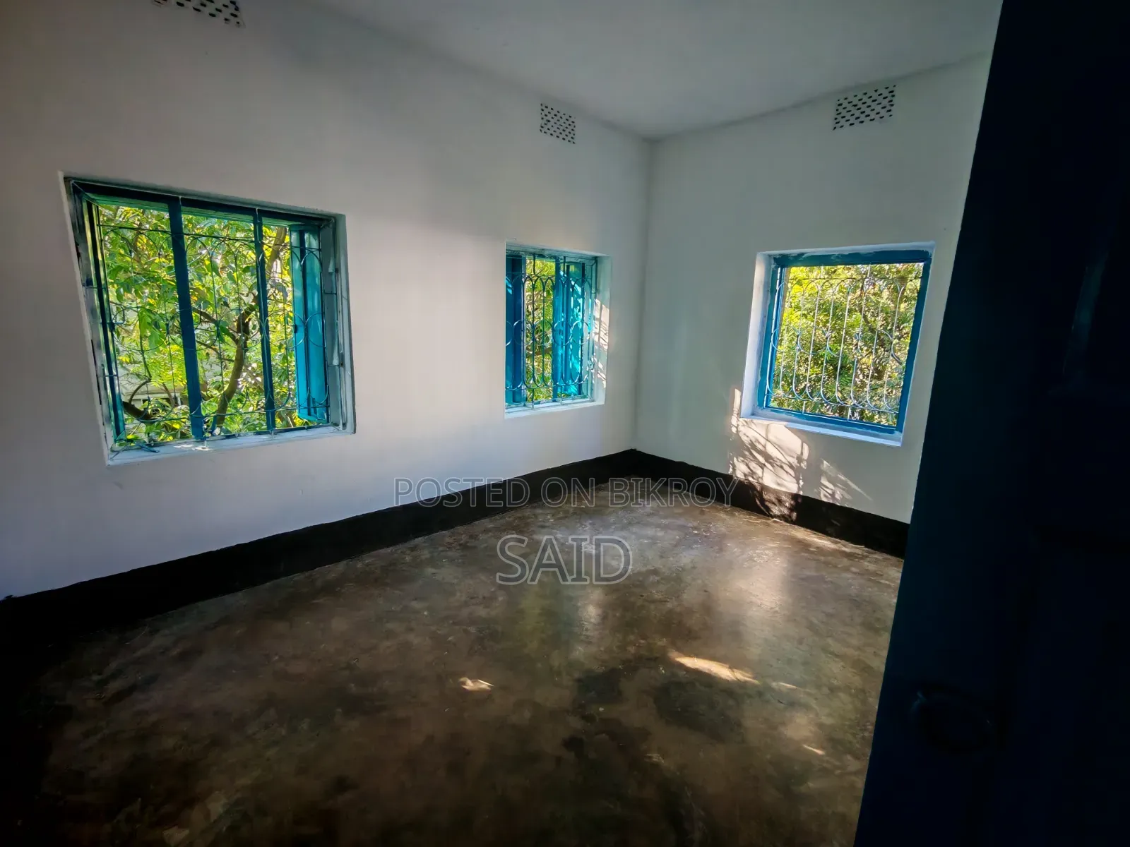 3 Bedroom Apartment in Court Station for rent