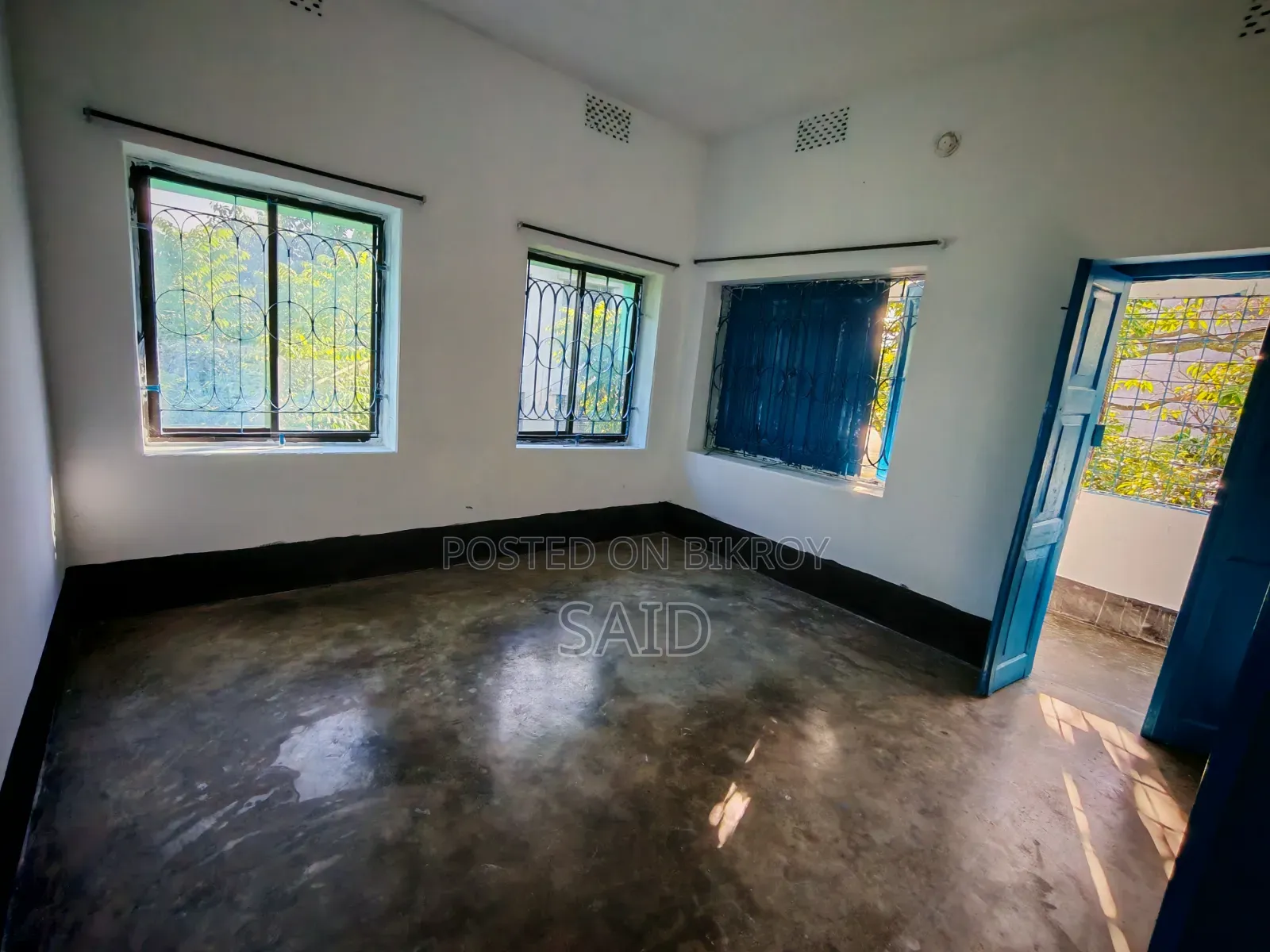 3 Bedroom Apartment in Court Station for rent