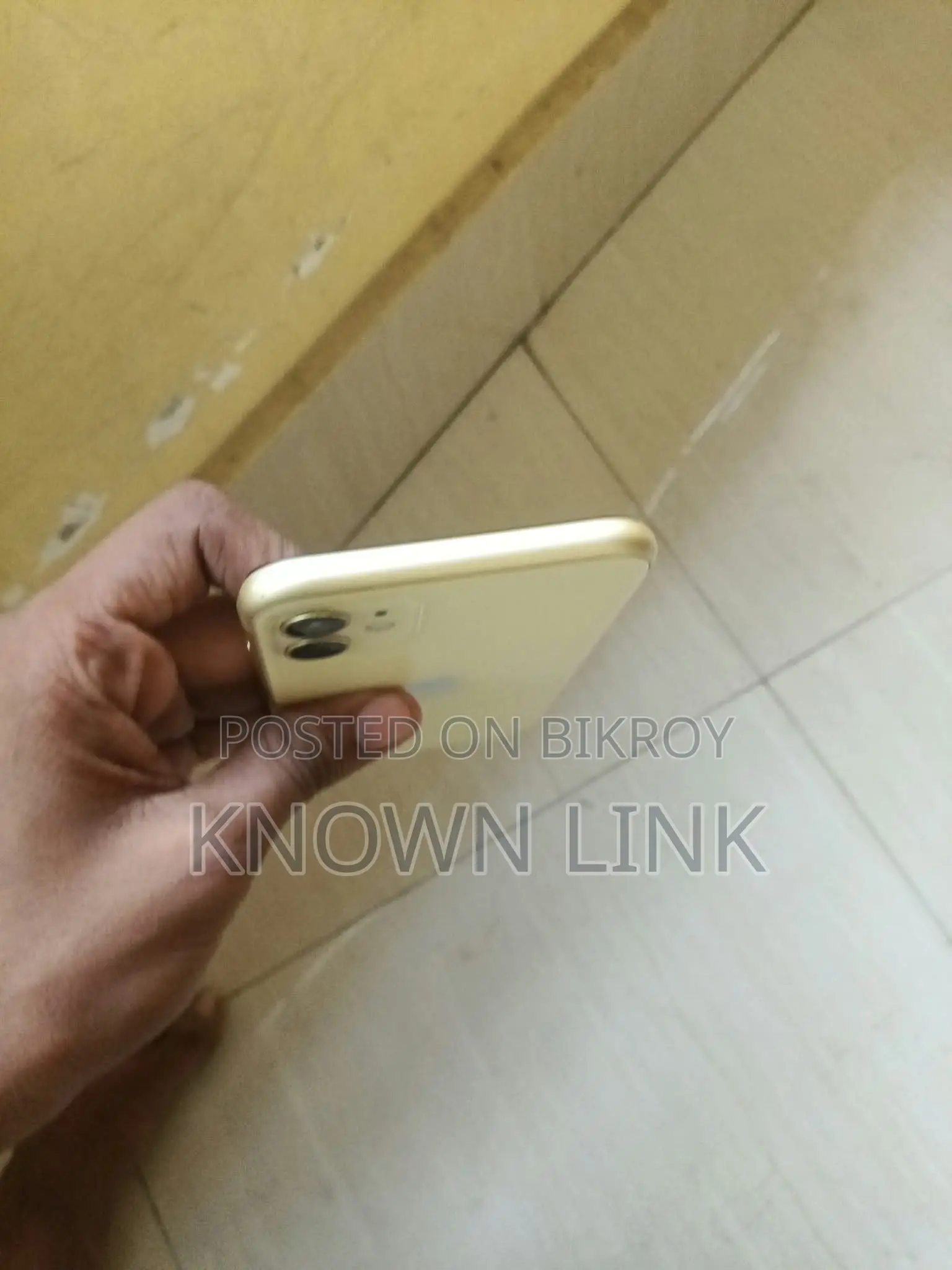 Apple iPhone 11 64 GB Yellow