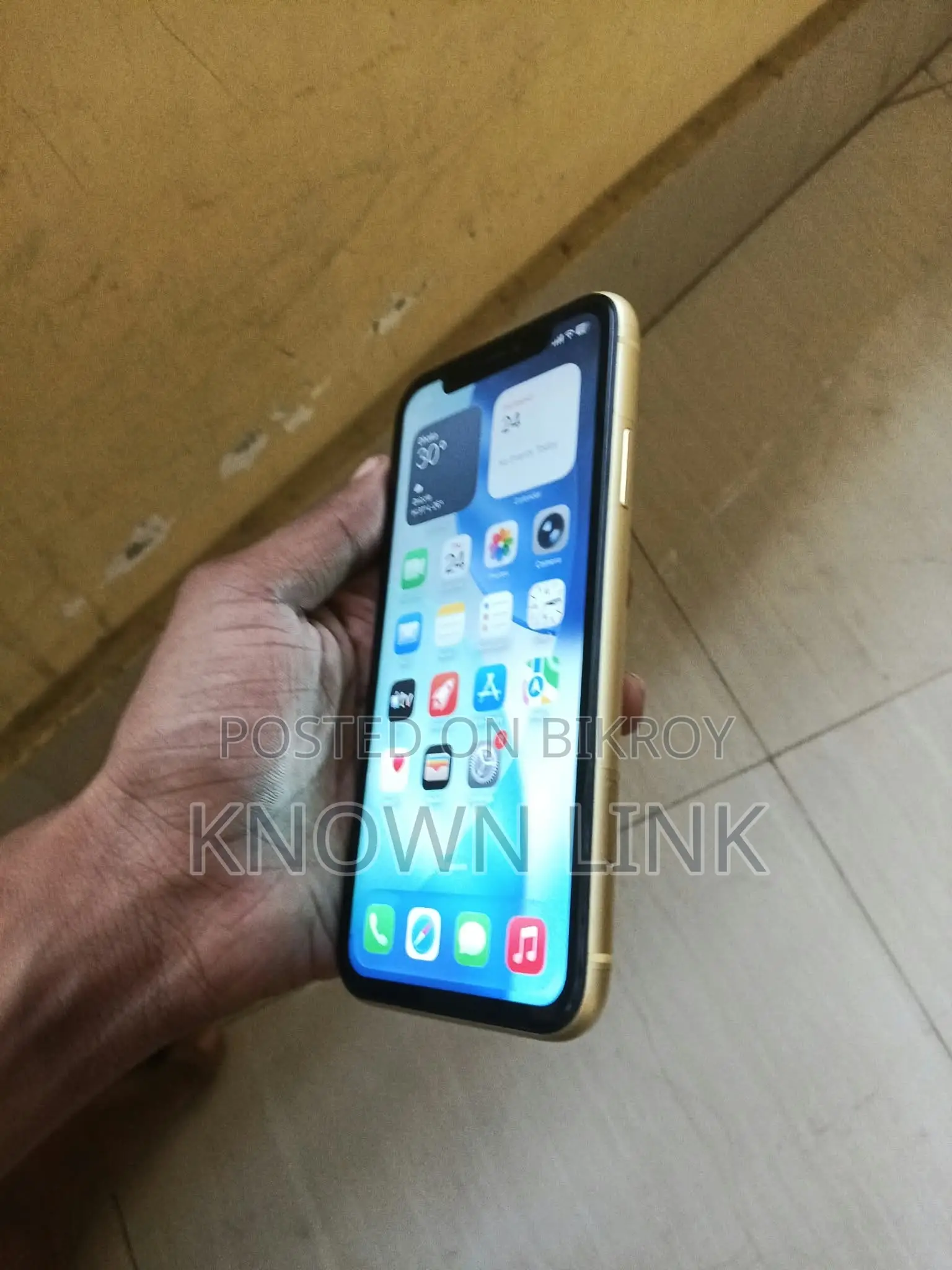 Apple iPhone 11 64 GB Yellow