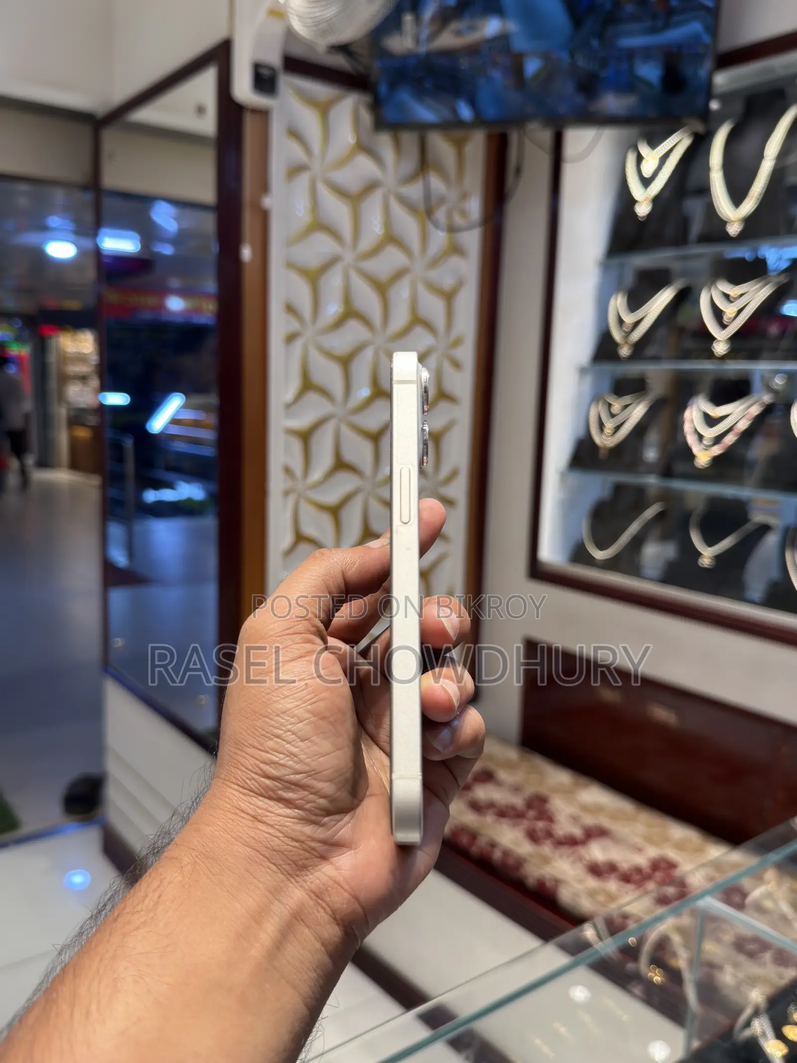অ্যাপল আইফোন ১৩ ২৫৬ জিবি হোয়াইট