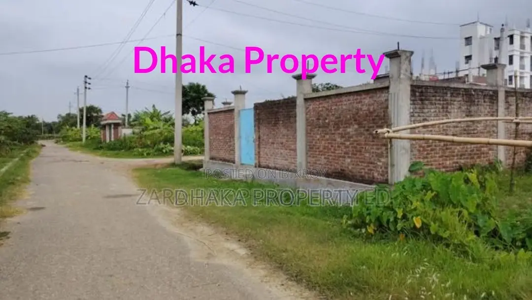 সেক্টর-১৫ এ ৩ কাঠার লেক কর্নার দক্ষিণ/পূর্বমুখী প্লট