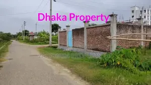 সেক্টর-১৫ এ ৩ কাঠার লেক কর্নার দক্ষিণ/পূর্বমুখী প্লট