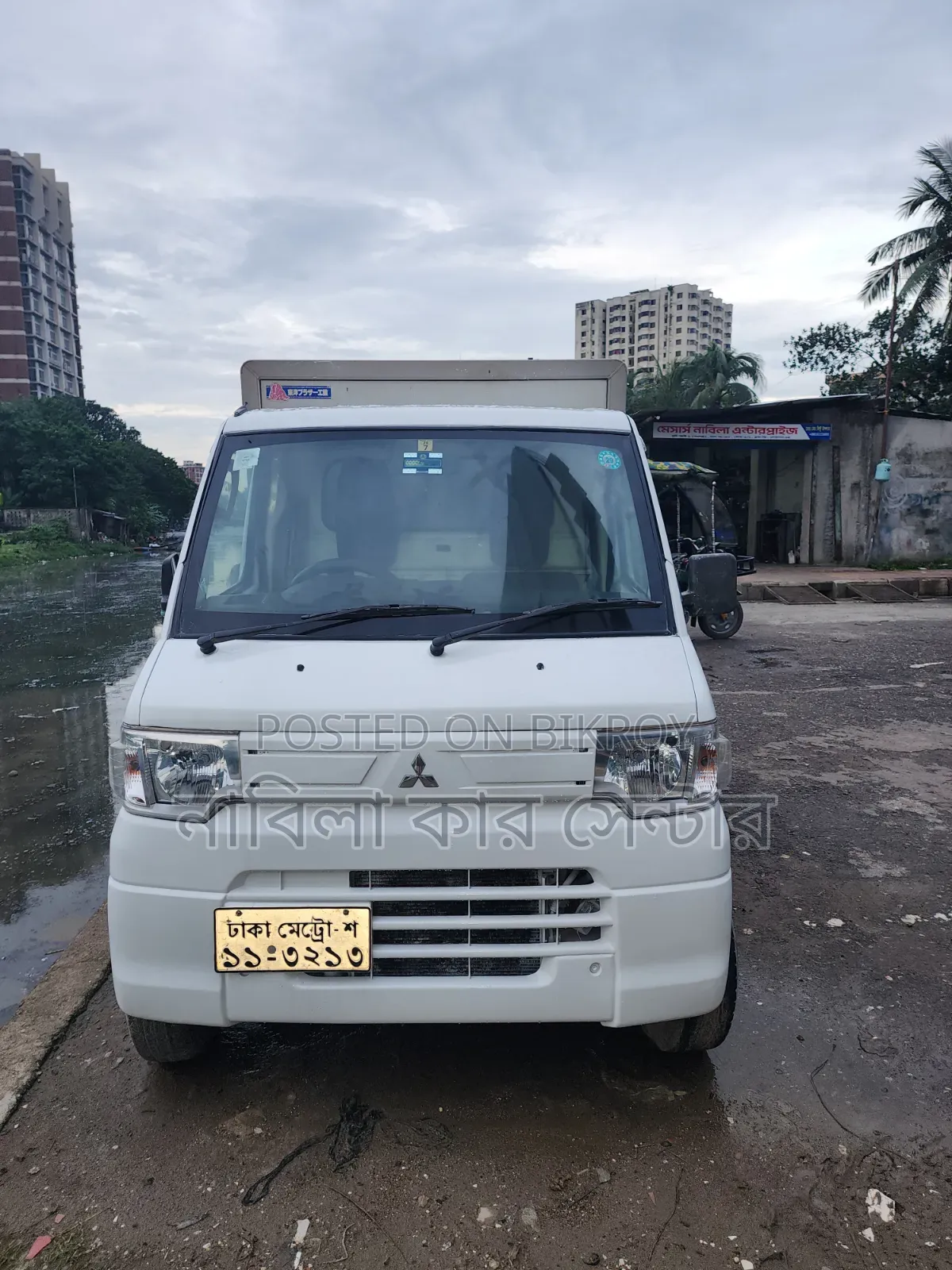 Mitsubishi Freezer Van