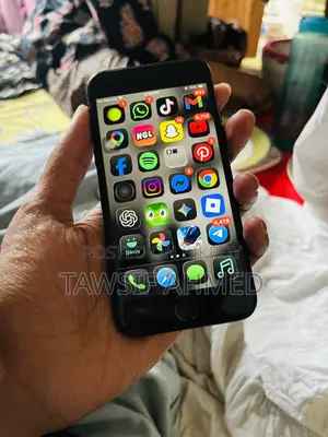 নতুন অ্যাপল আইফোন এসই (২০২০) ১২৮ জিবি কালো