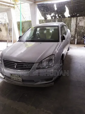 টয়োটা প্রিমিও ২০০২ রূপালী