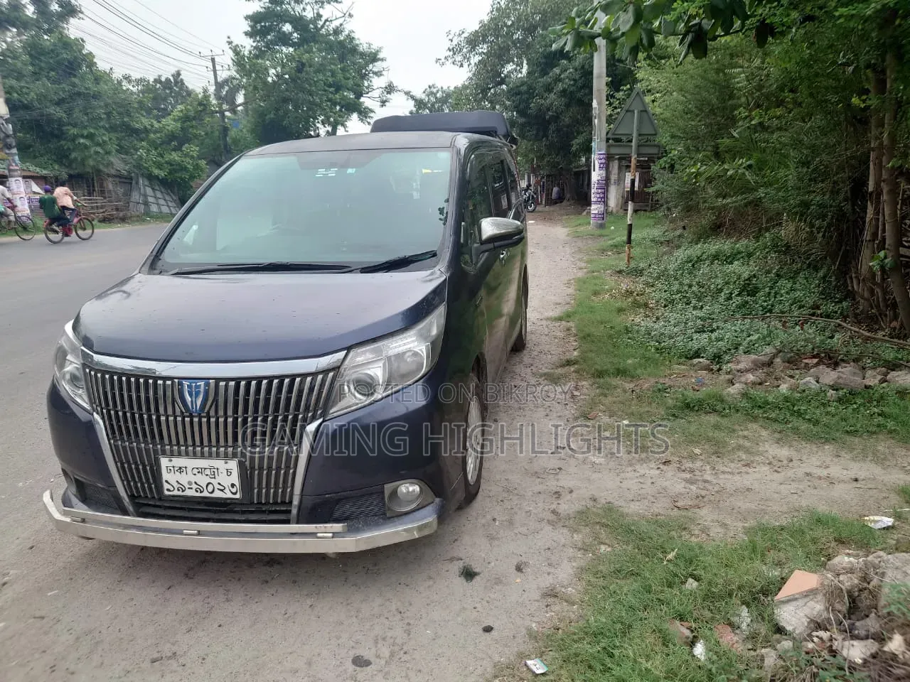 টয়োটা এসকায়ার ১.৮ এফডব্লিউডি হাইব্রিড (৭ আসন) ২০১৫ নীল