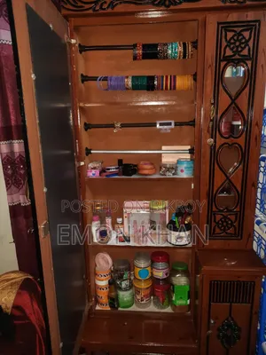 ওয়ারড্রব, ড্রেসিং টেবিল