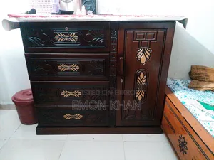 ওয়ারড্রব, ড্রেসিং টেবিল