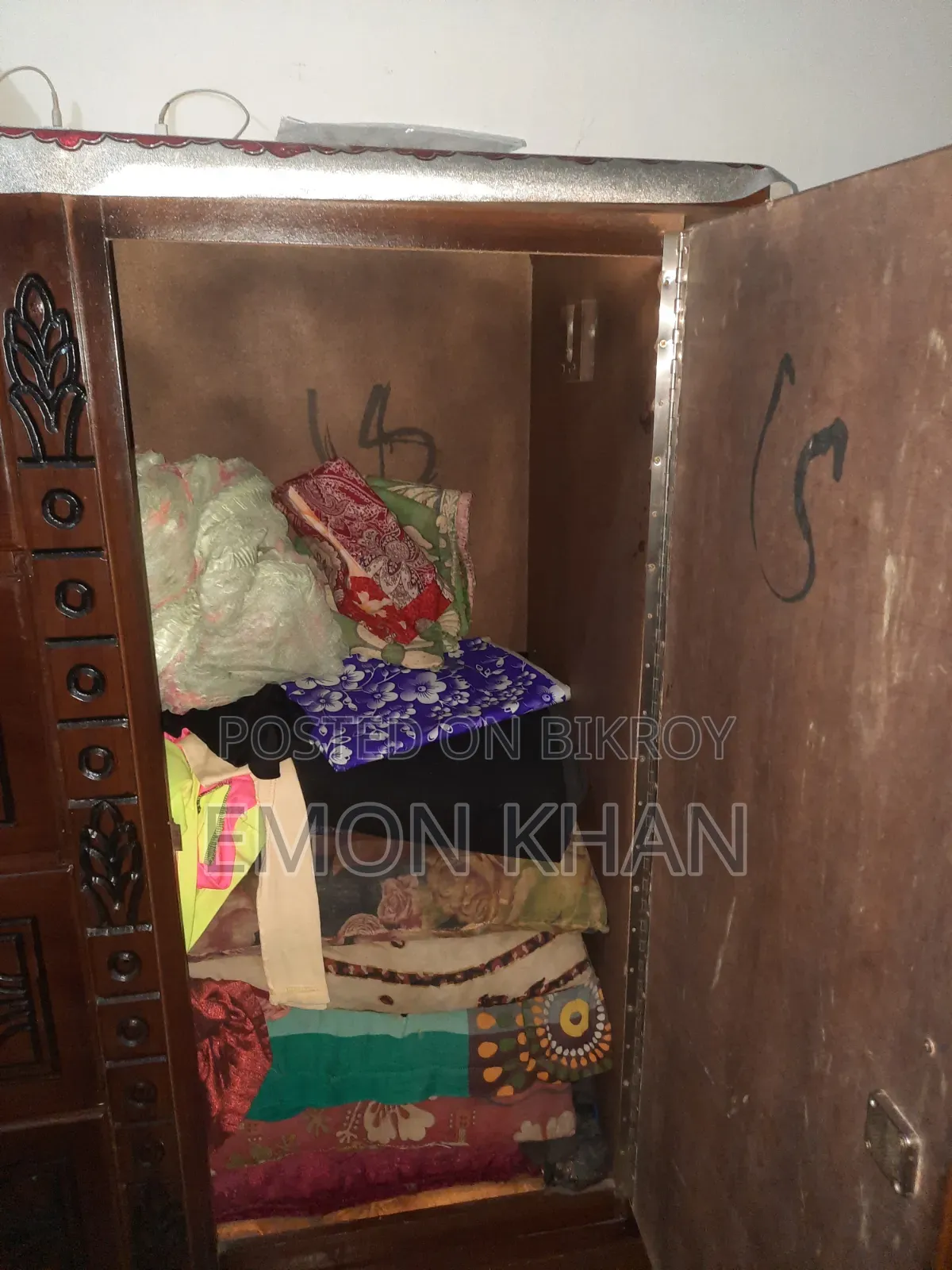 ওয়ারড্রব, ড্রেসিং টেবিল