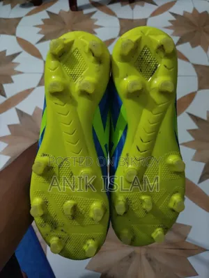 Played for only 1 week, boots have no tears at all, completely new boots