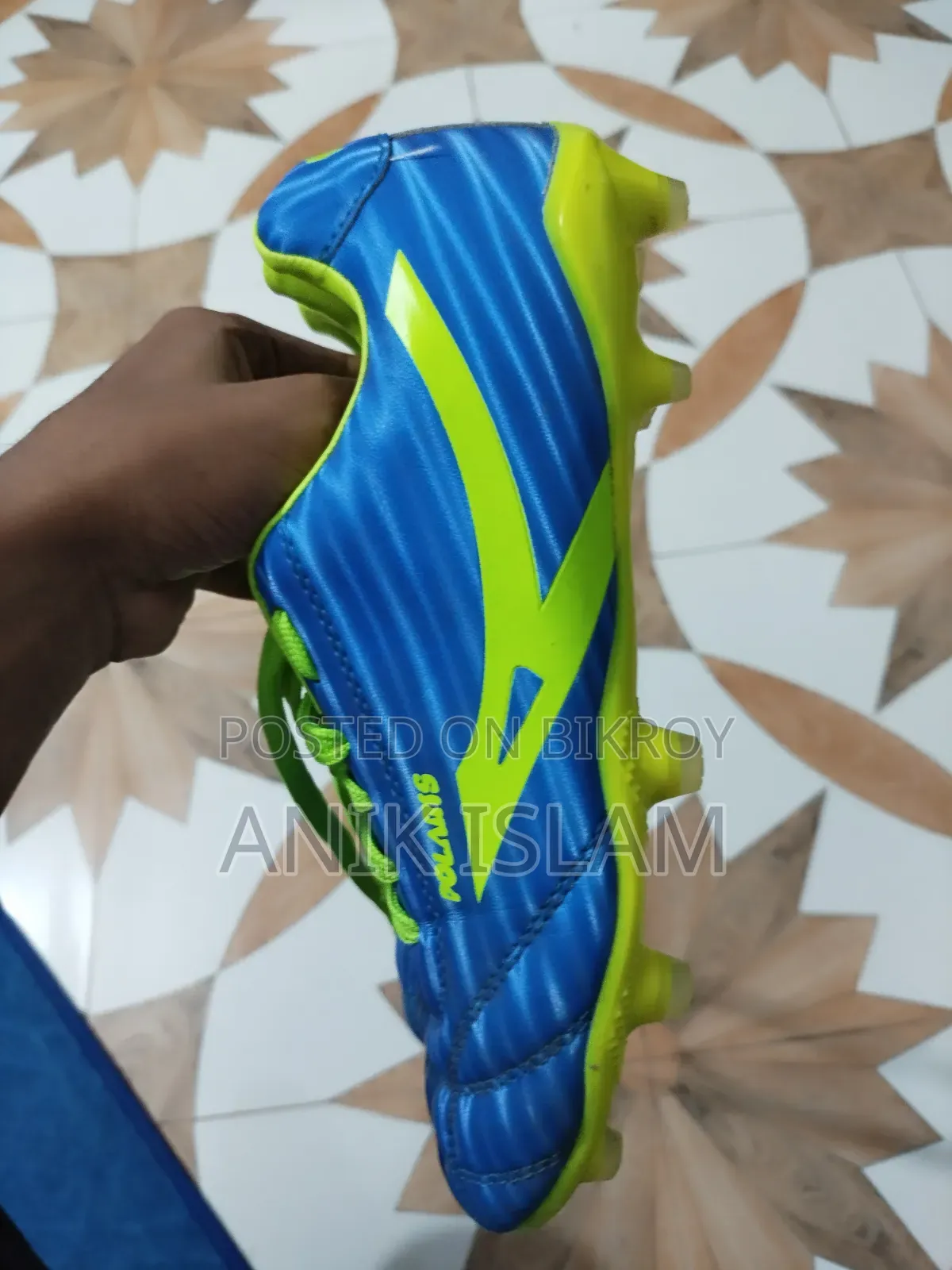 Played for only 1 week, boots have no tears at all, completely new boots