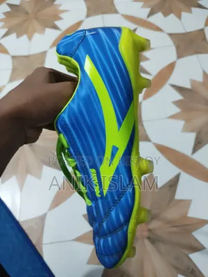 Played for only 1 week, boots have no tears at all, completely new boots
