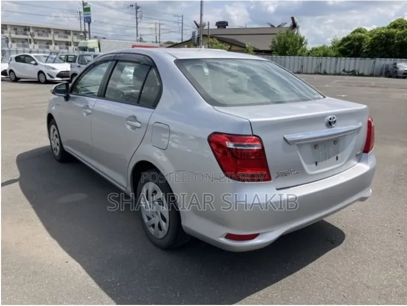 Toyota Axio 2021 Silver