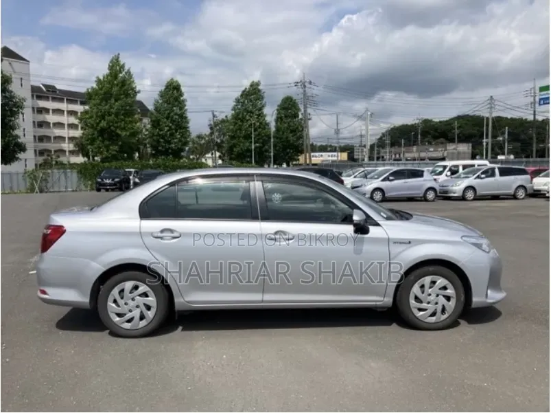 Toyota Axio 2021 Silver