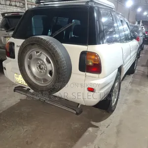 Toyota RAV4 1995 White