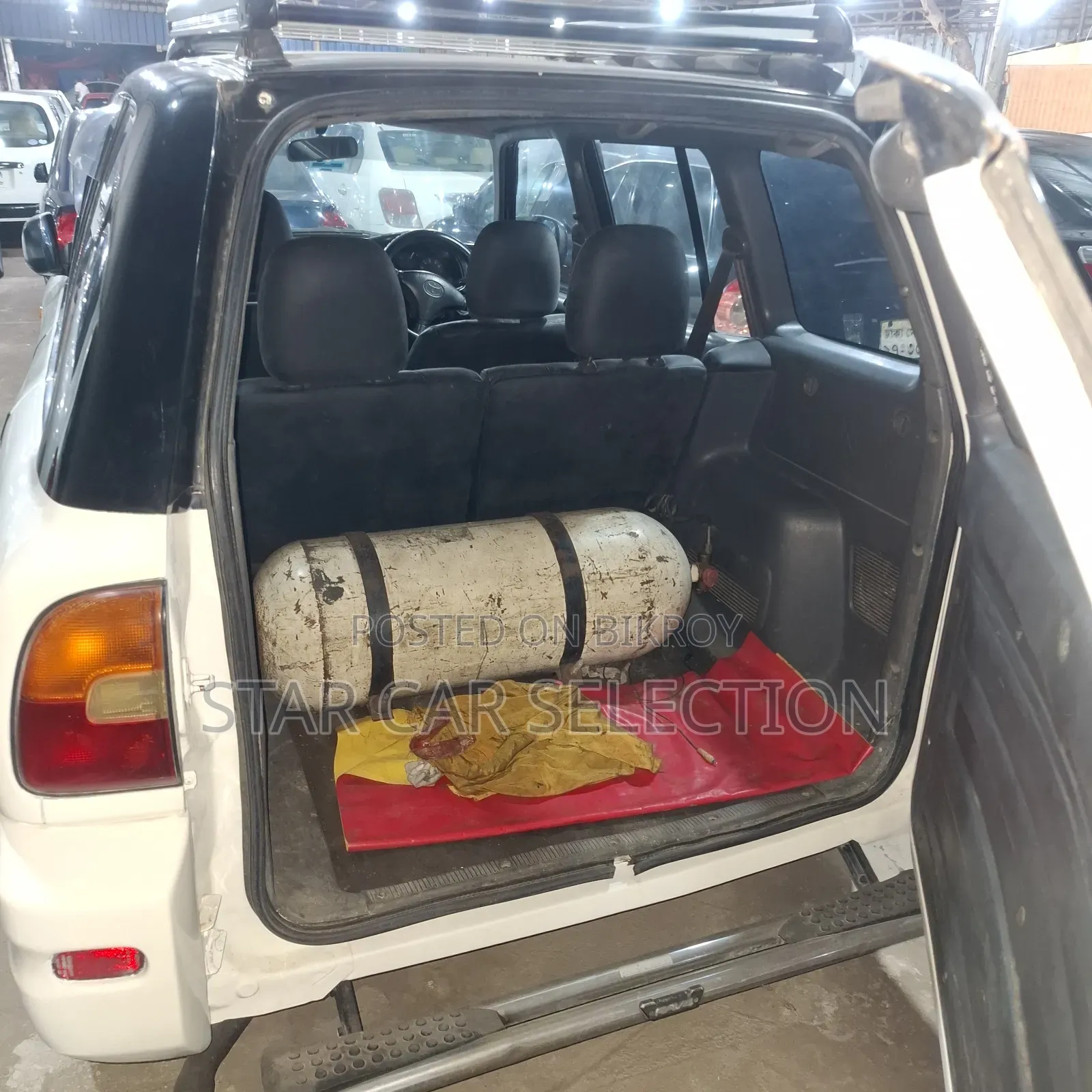 Toyota RAV4 1995 White