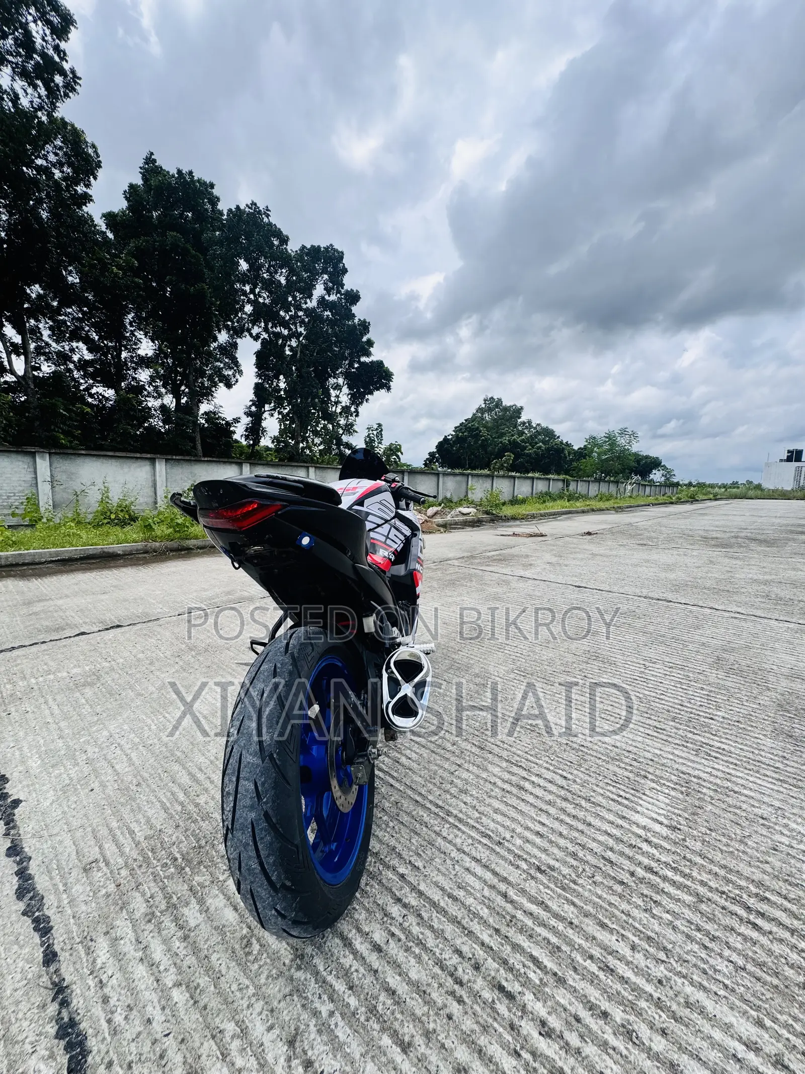 সুজুকি জিক্সার এসএফ ২০২২ কালো
