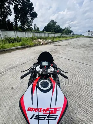 সুজুকি জিক্সার এসএফ ২০২২ কালো