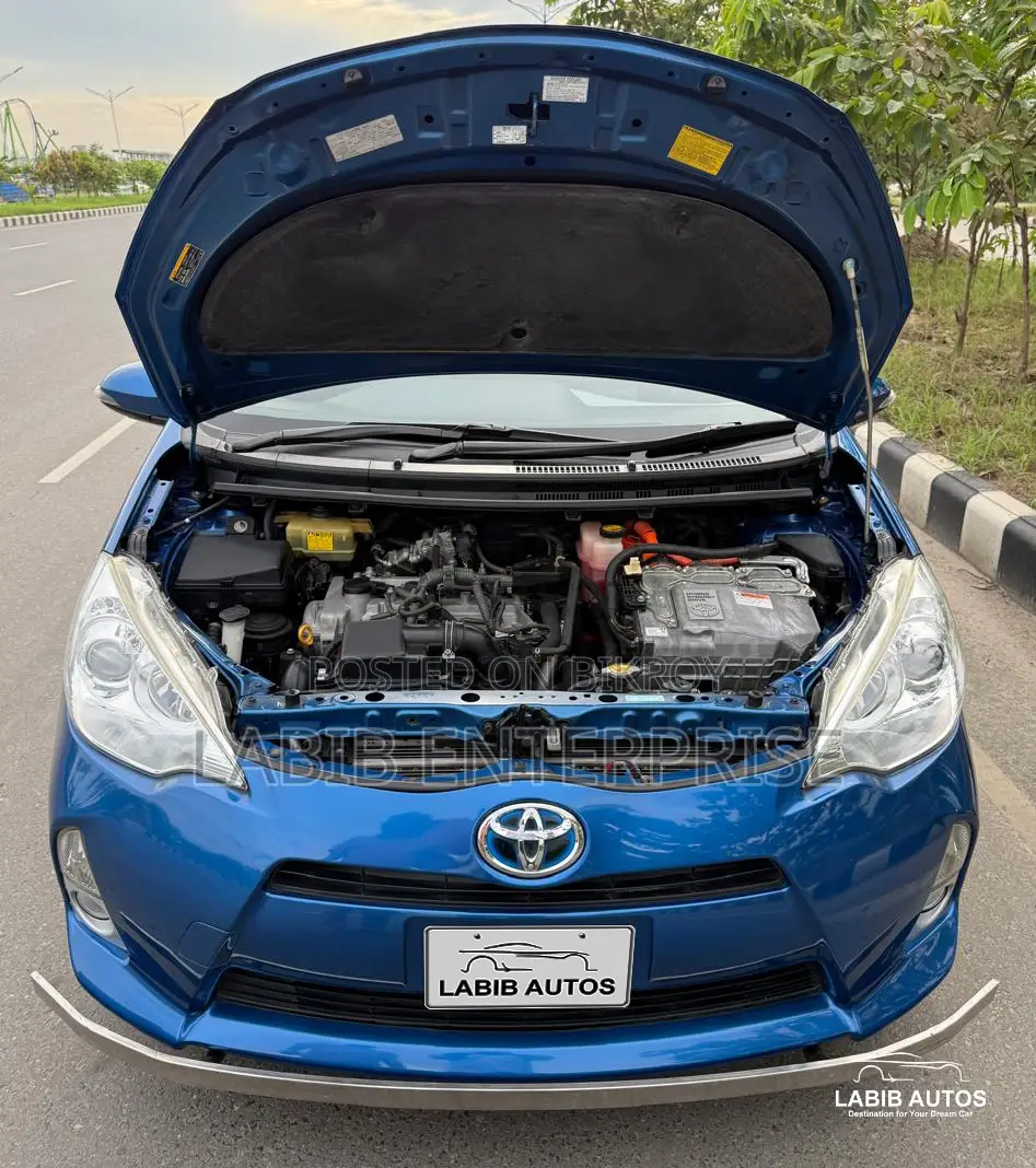 টয়োটা অ্যাকুয়া ২০১৪ ব্লু