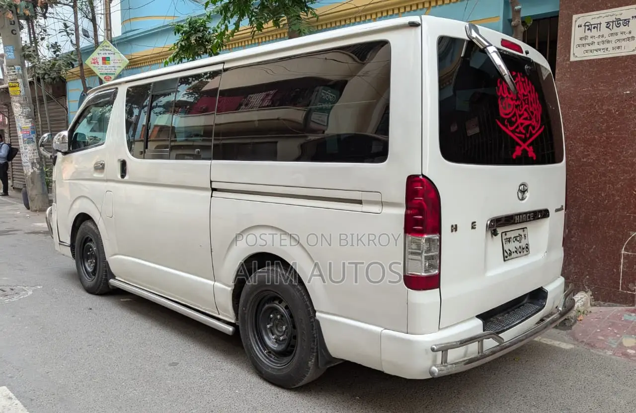 টয়োটা হাইএচ ২০১১ হোয়াইট