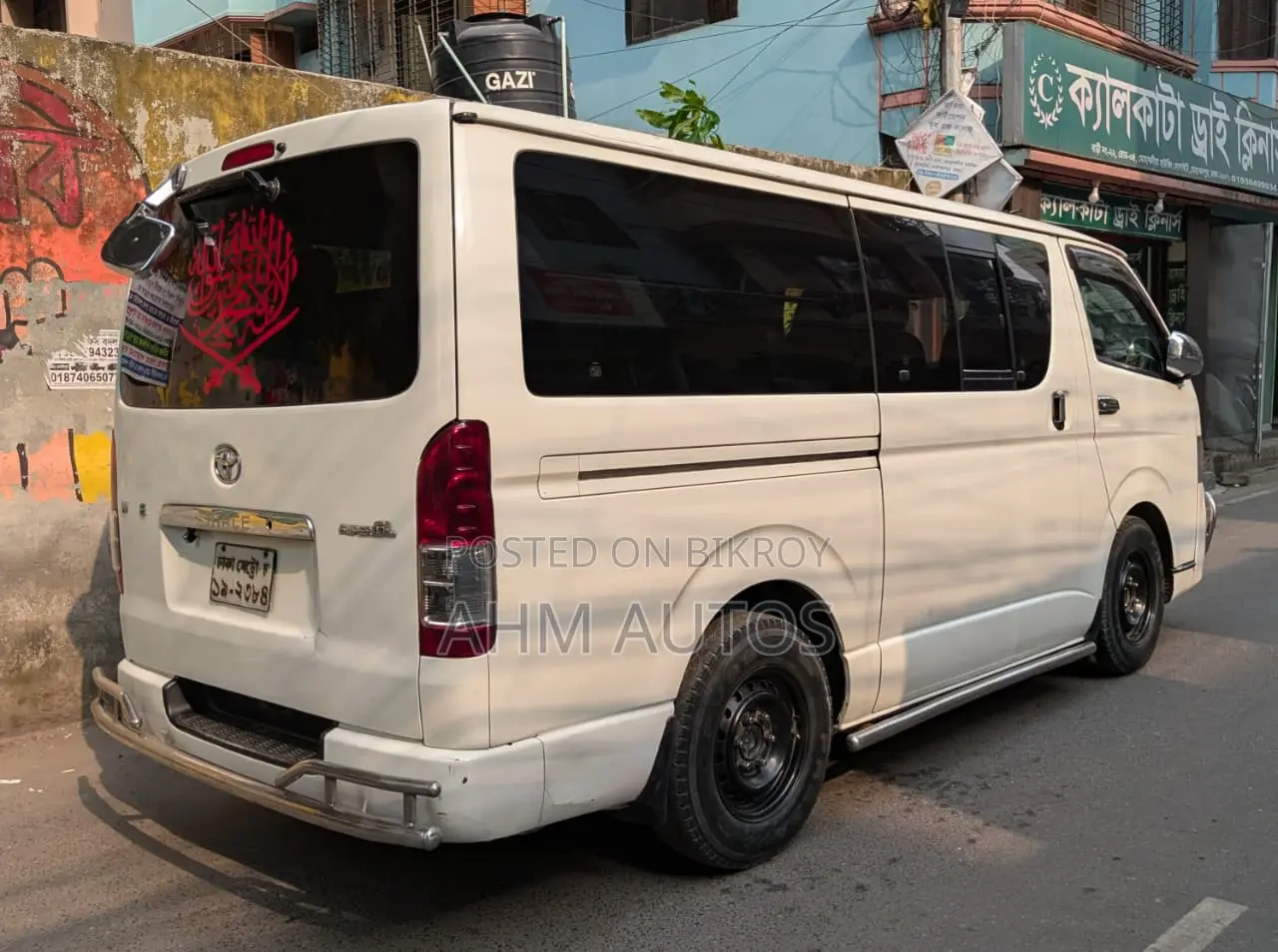 টয়োটা হাইএচ ২০১১ হোয়াইট