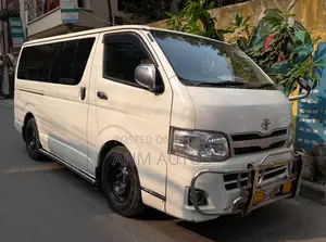 টয়োটা হাইএচ ২০১১ হোয়াইট