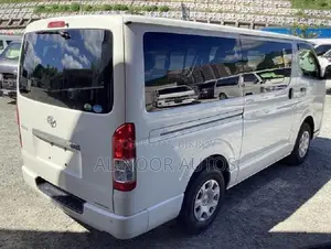 Toyota HiAce 2021 White