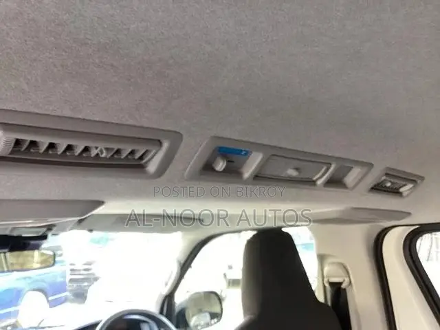 Toyota HiAce 2021 White