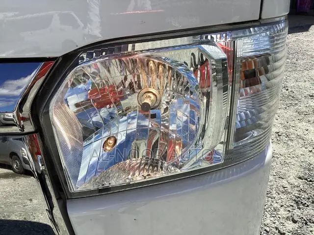 Toyota HiAce 2021 White
