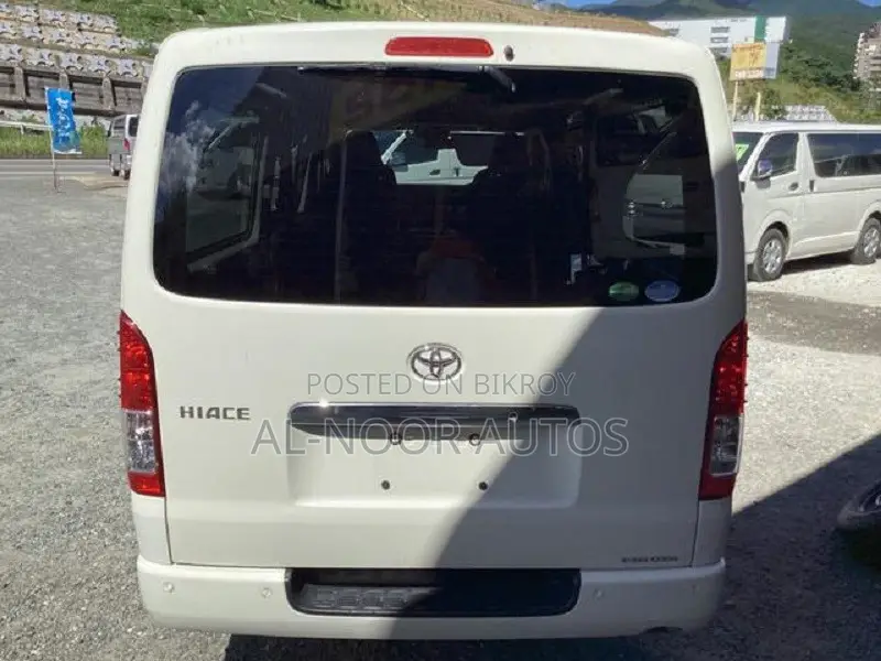 Toyota HiAce 2021 White
