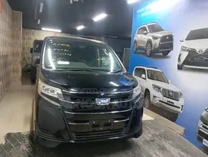 টয়োটা নোয়া ২০২১ কালো