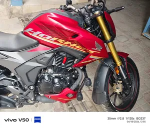 Honda Hornet 2.0 2025 Red