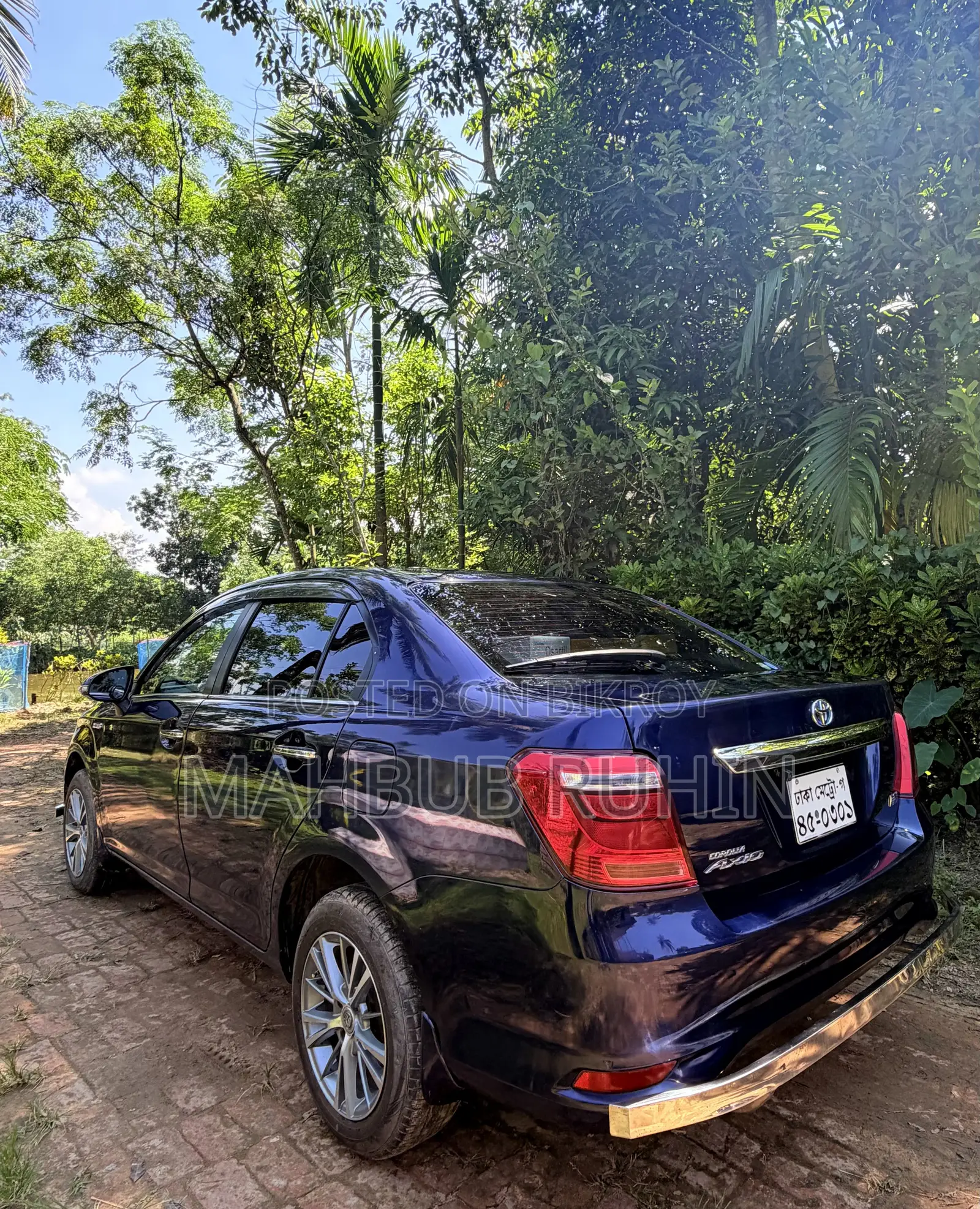 টয়োটা অ্যাক্সিও ১.৫ হাইব্রিড জি টু-হুইল ড্রাইভ ২০১৫ নীল