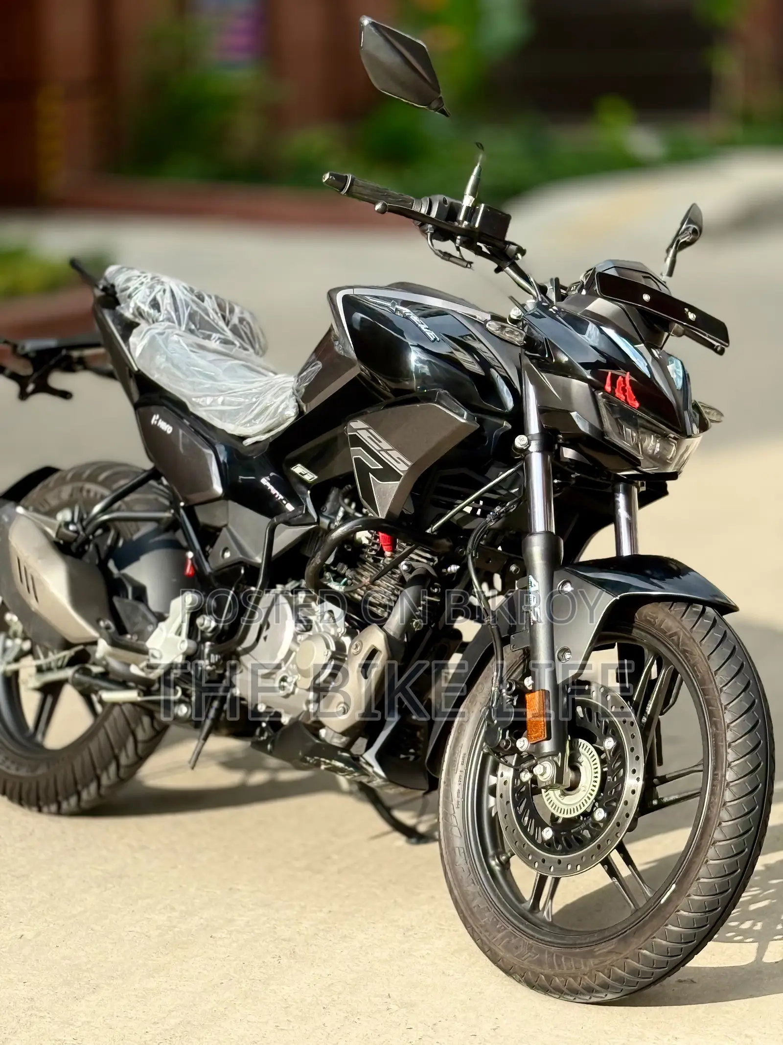 হিরো এক্সট্রিম ১২৫আর ২০২৫ ব্ল্যাক