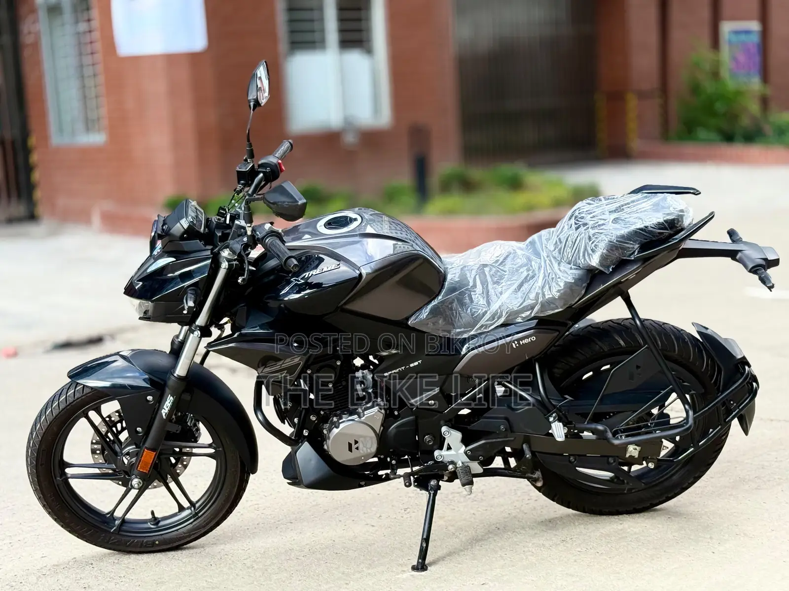 হিরো এক্সট্রিম ১২৫আর ২০২৫ ব্ল্যাক