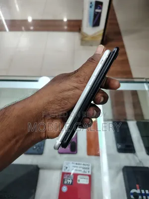 অ্যাপল আইফোন এসই (২০২০) ৬৪ জিবি
