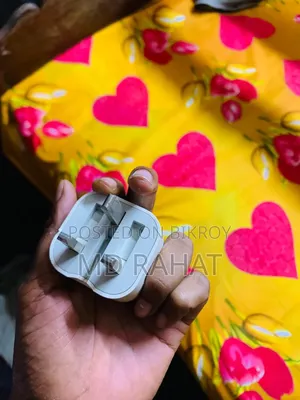 আইফোনের অরজিনাল চার্জার
