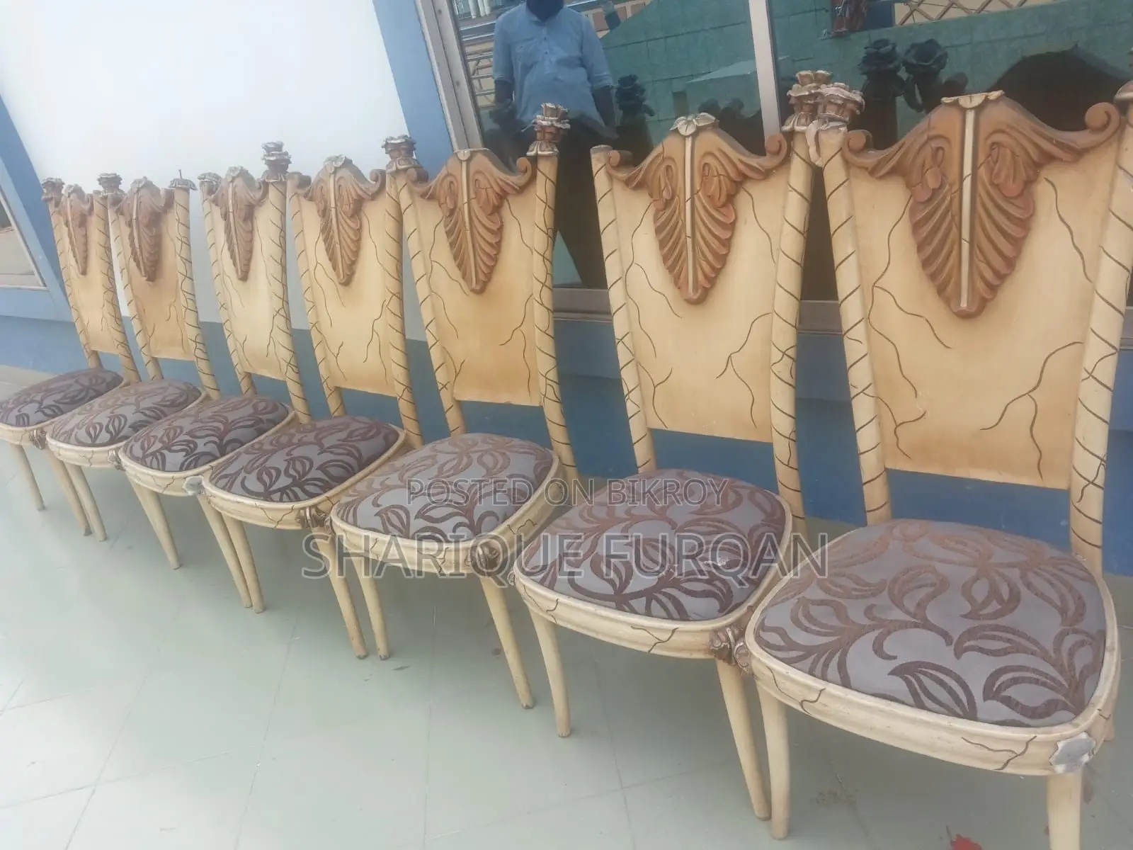 ডাইনিং টেবিল, চেয়ার