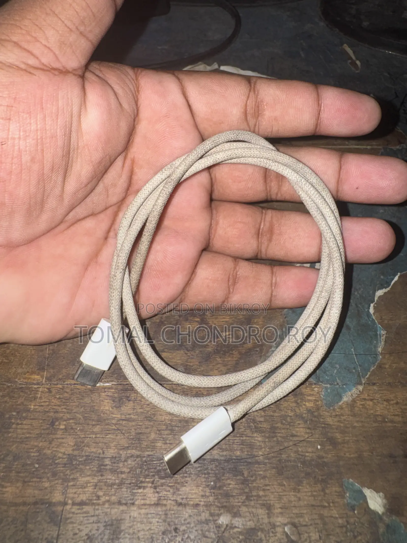 আইফোনের অরিজিনাল ক্যাবল. ইউএসবি-সি টু সি