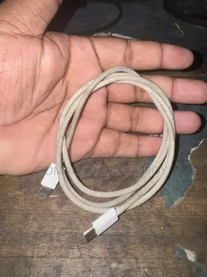 আইফোনের অরিজিনাল ক্যাবল. ইউএসবি-সি টু সি