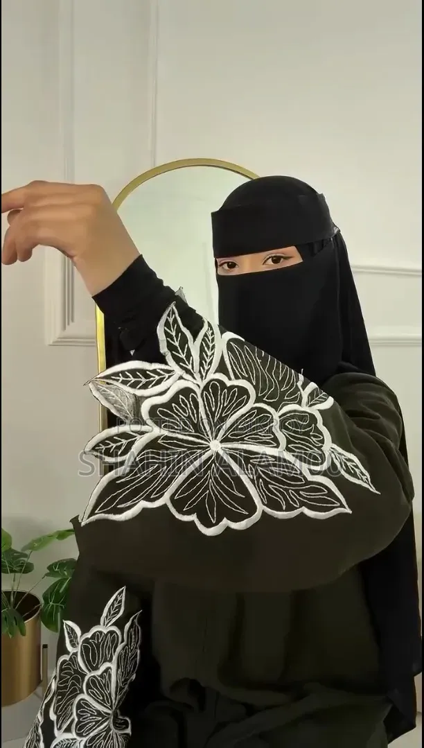 মিশু আবায়া সেট (হিজাব সহ)