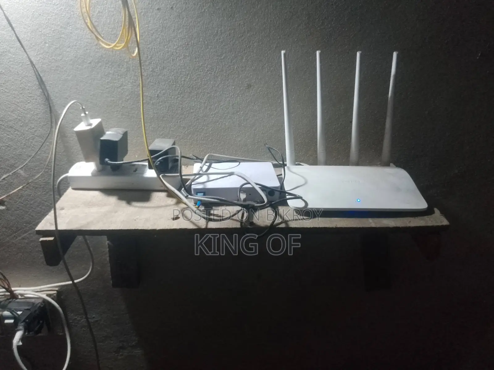 রাউটার এবং অনু বিক্রি ১৬০০ Fixed