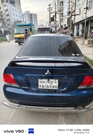 মিতসুবিশি ল্যান্সার সেডিয়া ২০০৪ নীল
