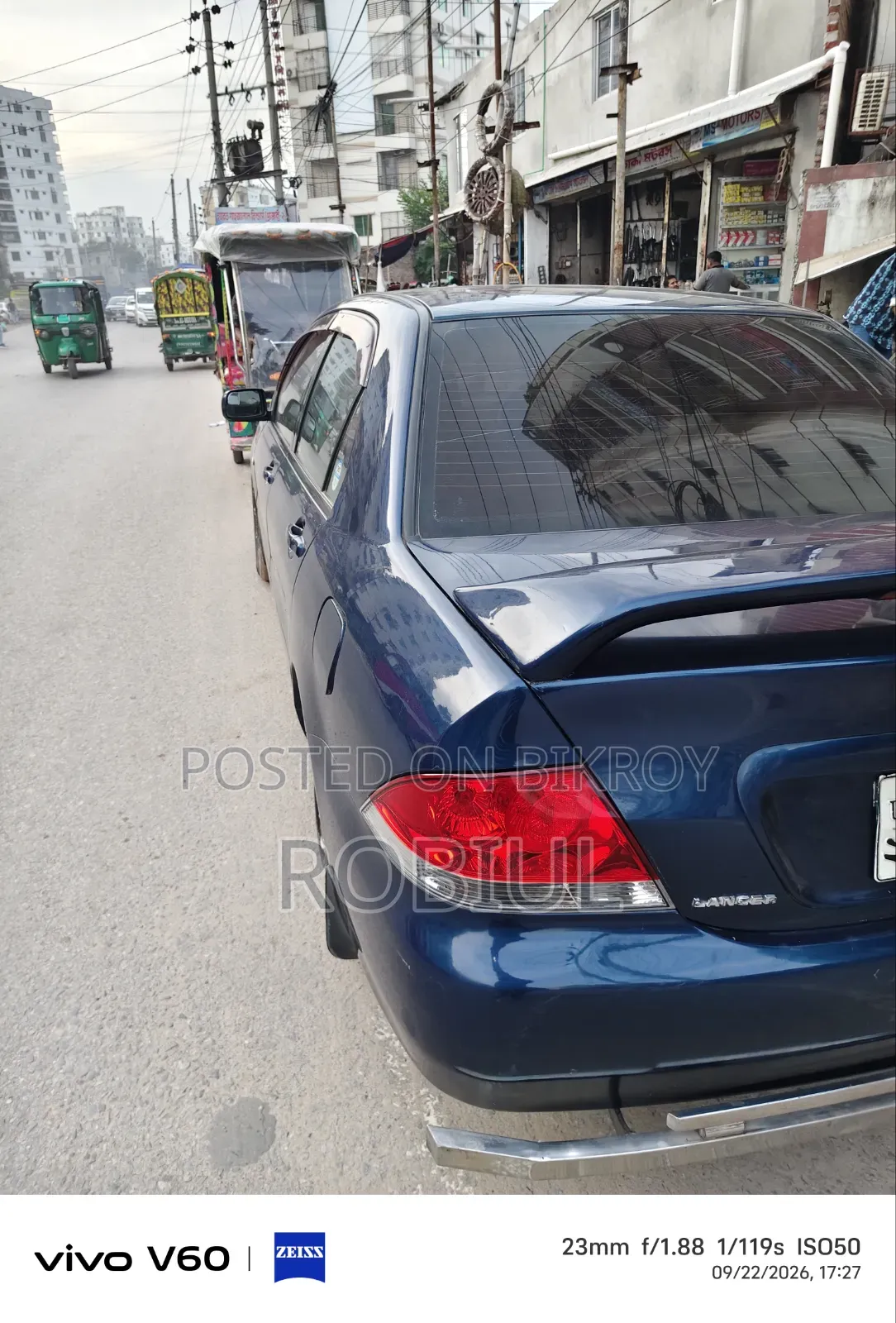 মিতসুবিশি ল্যান্সার সেডিয়া ২০০৪ নীল