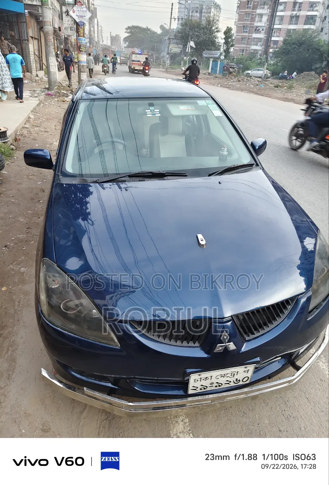 মিতসুবিশি ল্যান্সার সেডিয়া ২০০৪ নীল