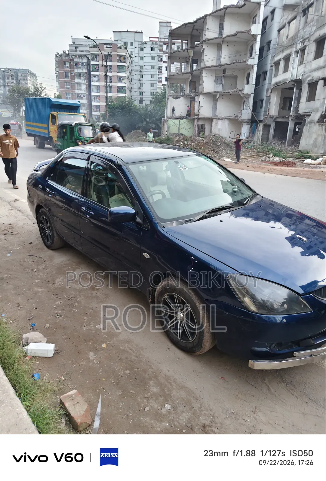 মিতসুবিশি ল্যান্সার সেডিয়া ২০০৪ নীল