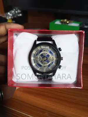 কালো এবং রোজ গোল্ড ক্রোনোগ্রাফ ঘড়ি