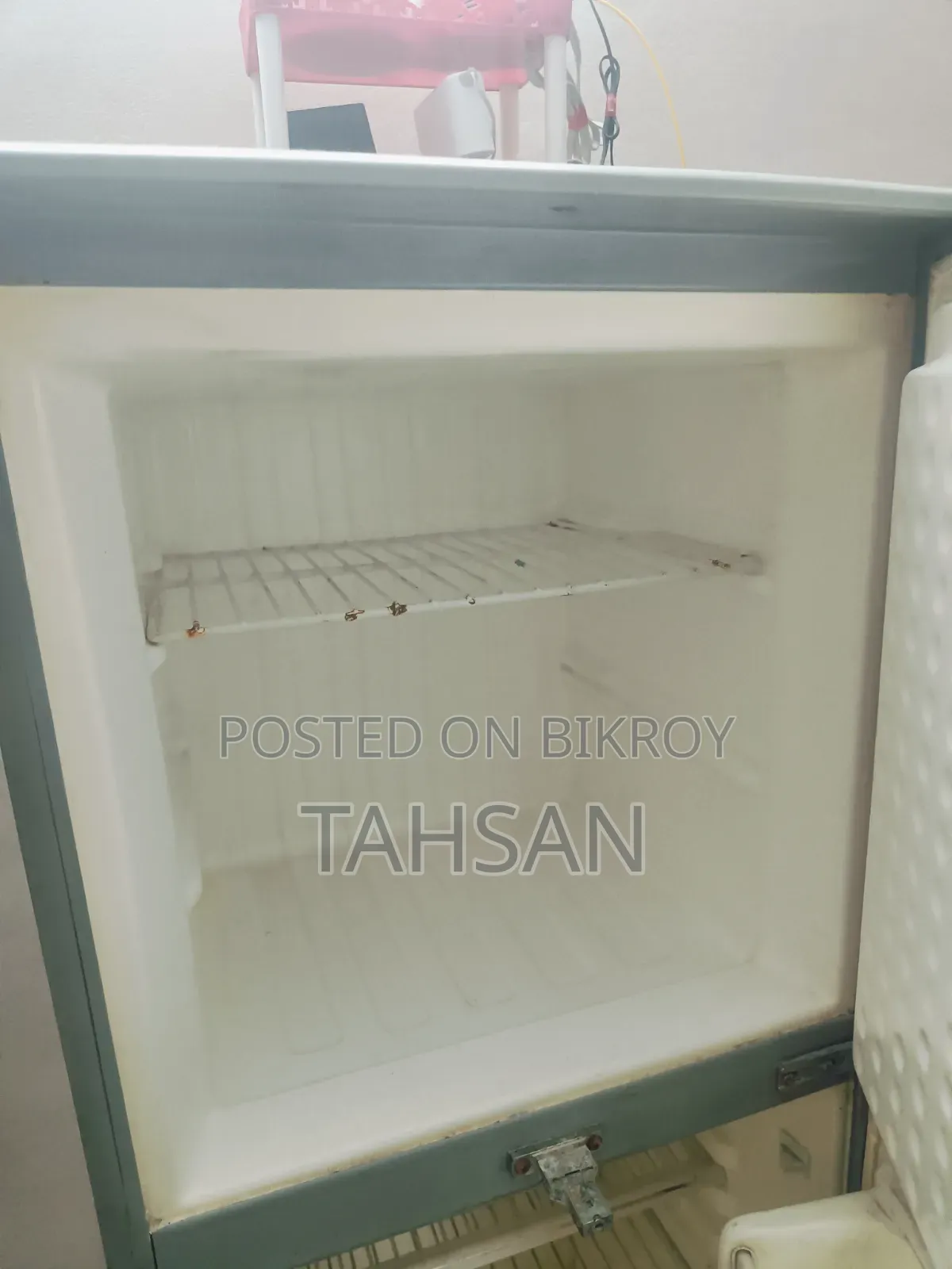 12 Sifty Walton Fridge