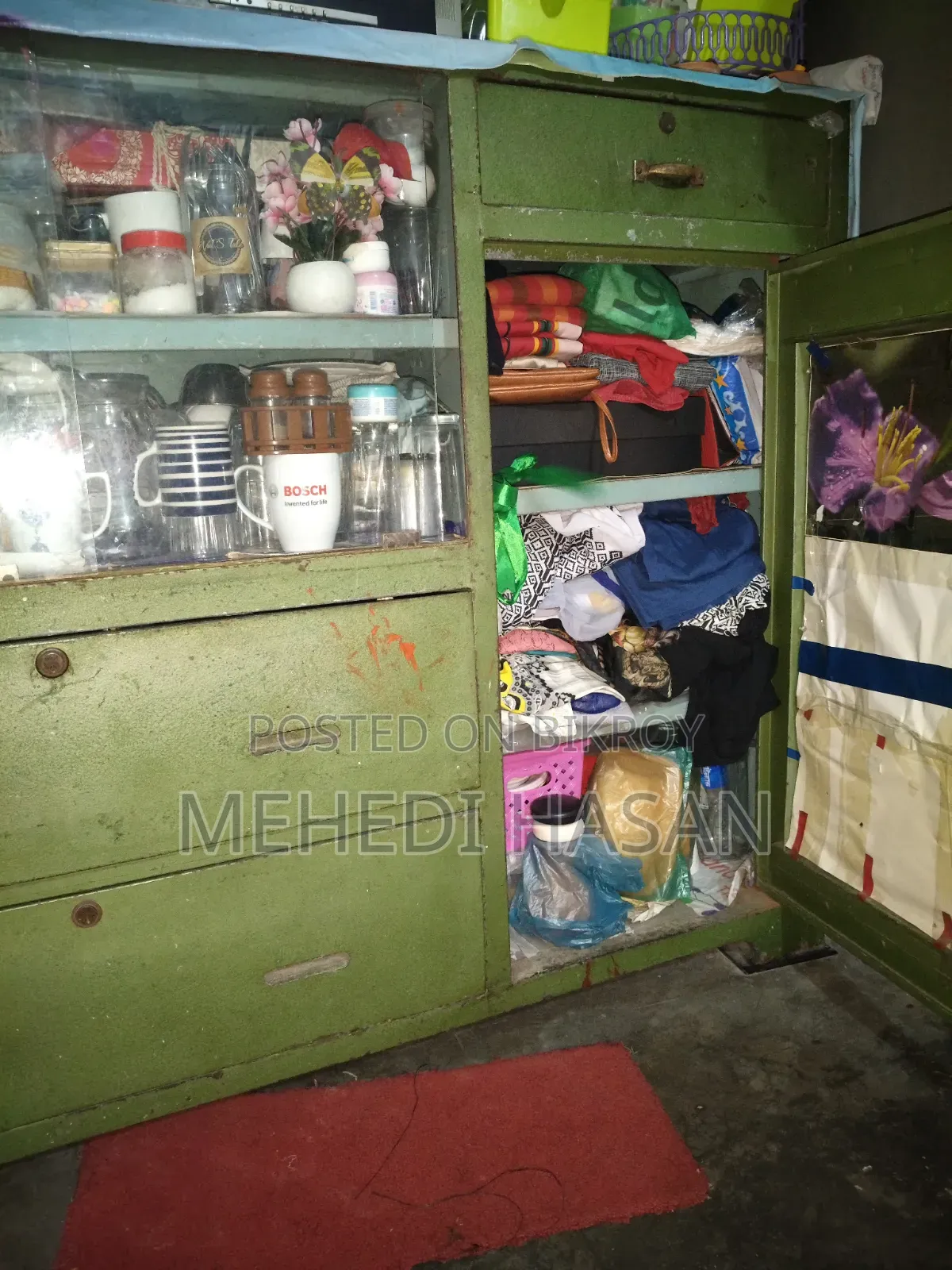 Sturdy Steel Showcase for Sale – with Glass